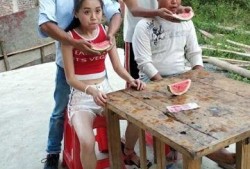 爆笑吃瓜比赛视频,谁才是真正的“吃瓜达人”？