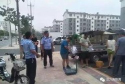 十一过马路吃瓜,街头巷尾的“过马路吃瓜”现象